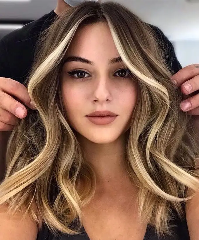 Face-Framing Chunky Highlights